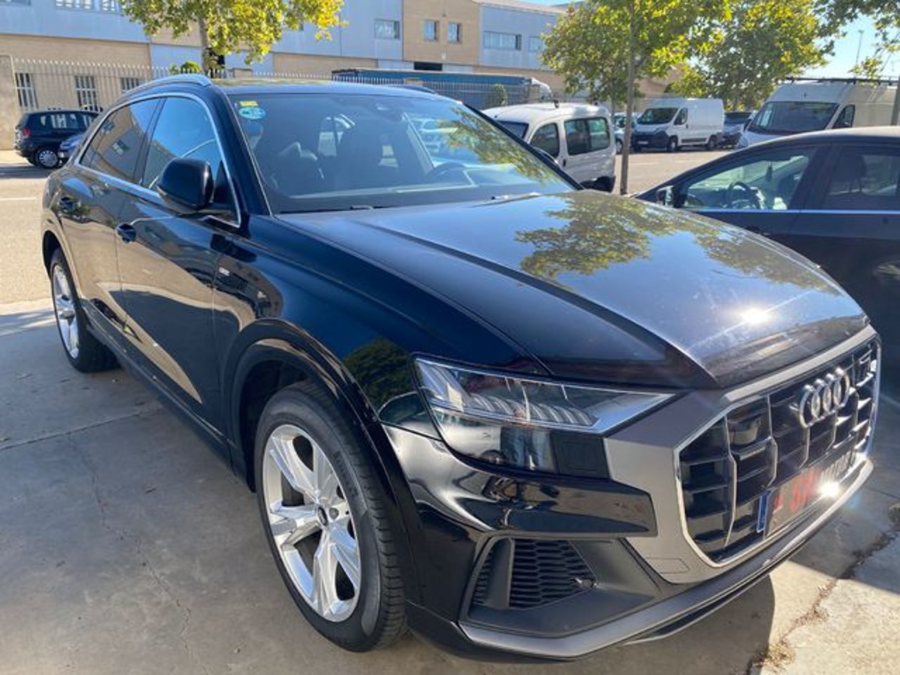 AUDI Q8
