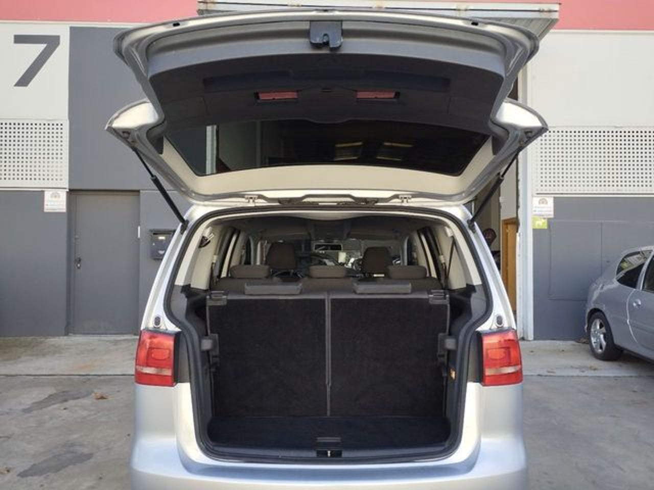 VOLKSWAGEN Touran