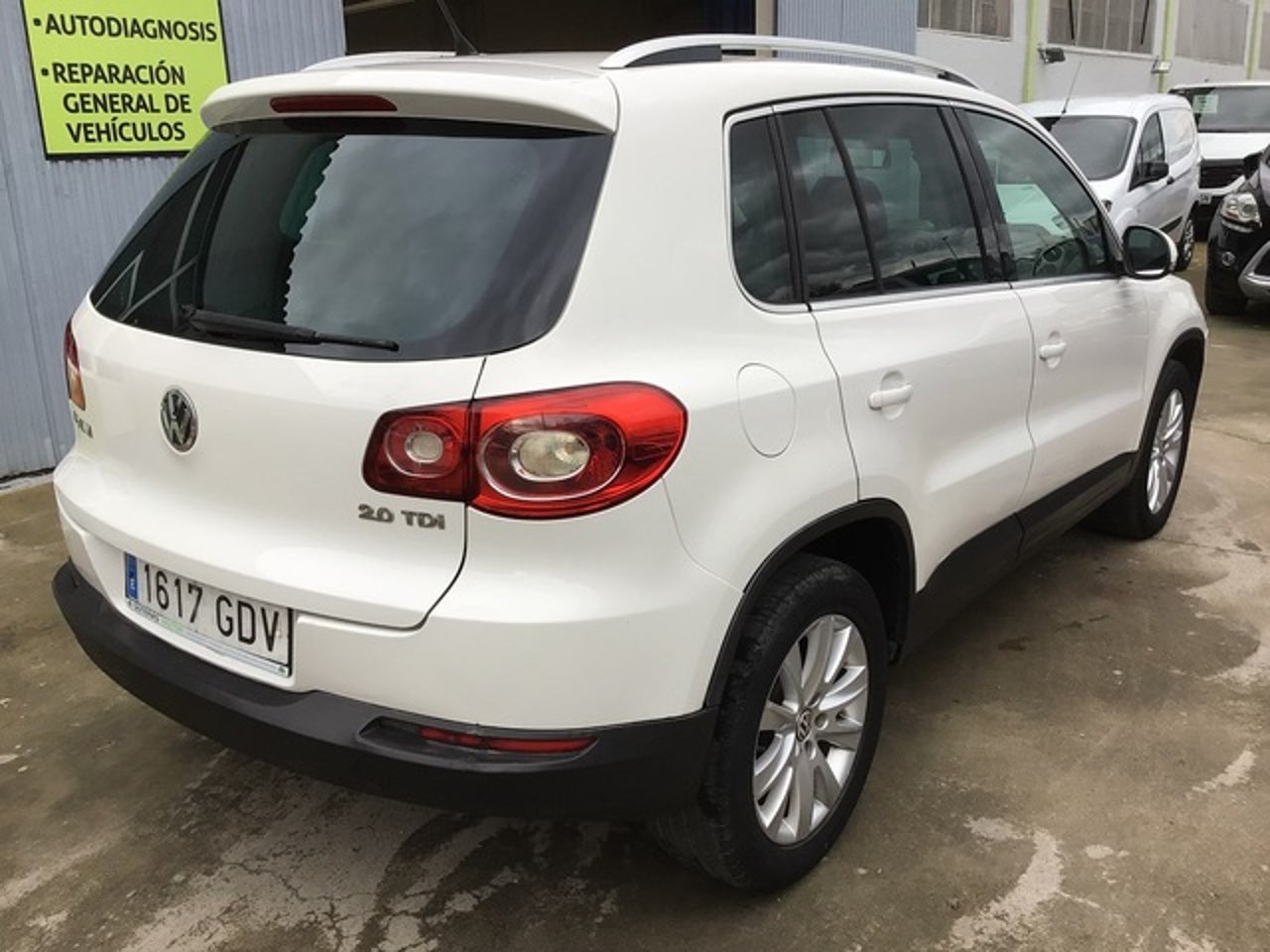 VOLKSWAGEN Tiguan