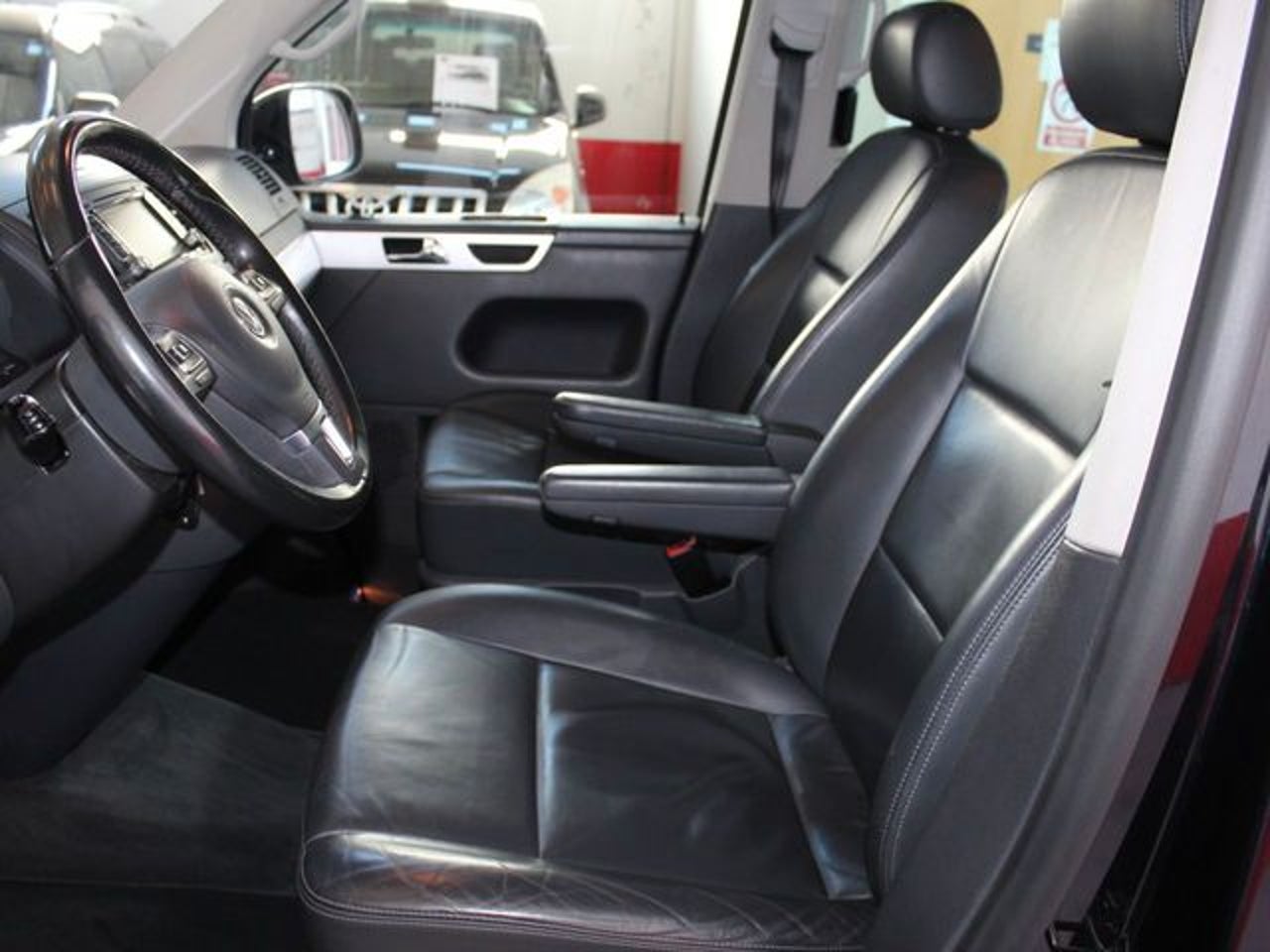 VOLKSWAGEN Multivan