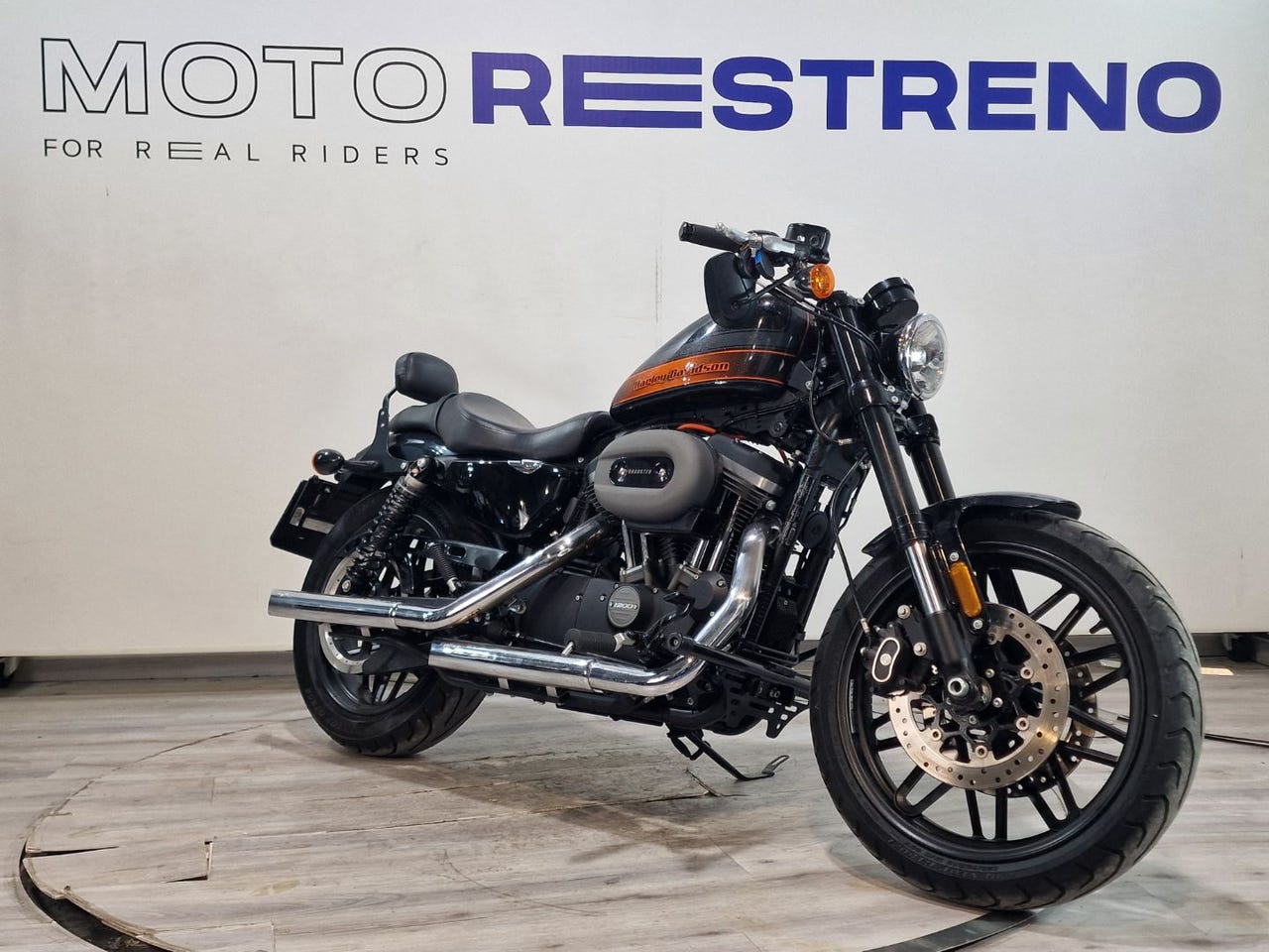 Ver moto HARLEY DAVIDSON SPORTSTER 1200Roadster