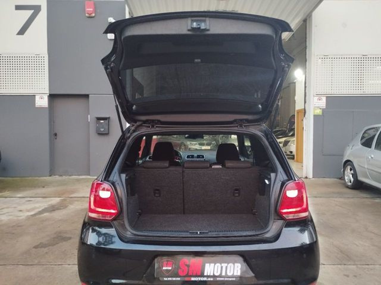 VOLKSWAGEN Polo