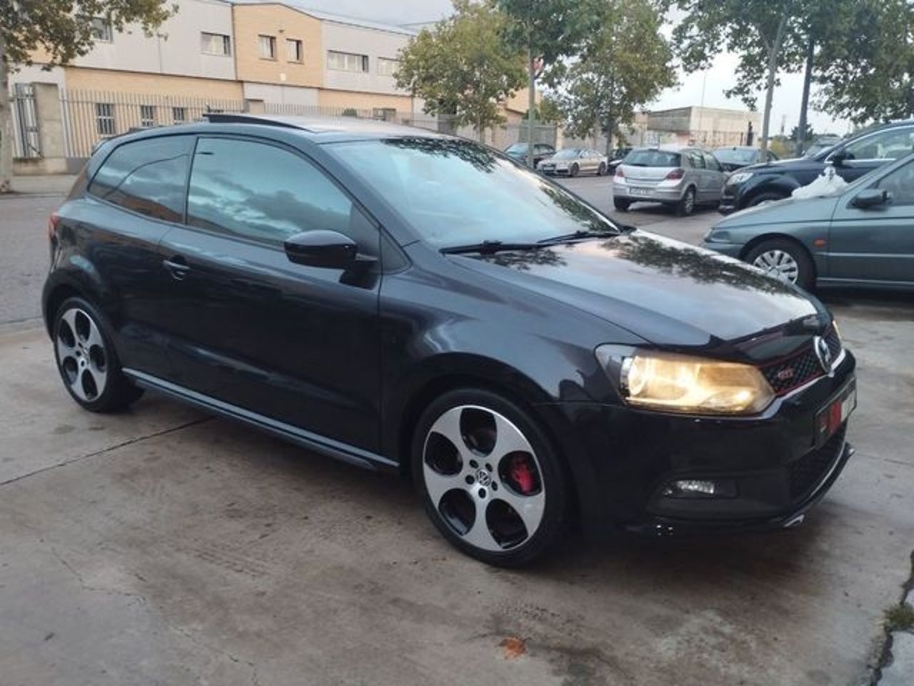 VOLKSWAGEN Polo