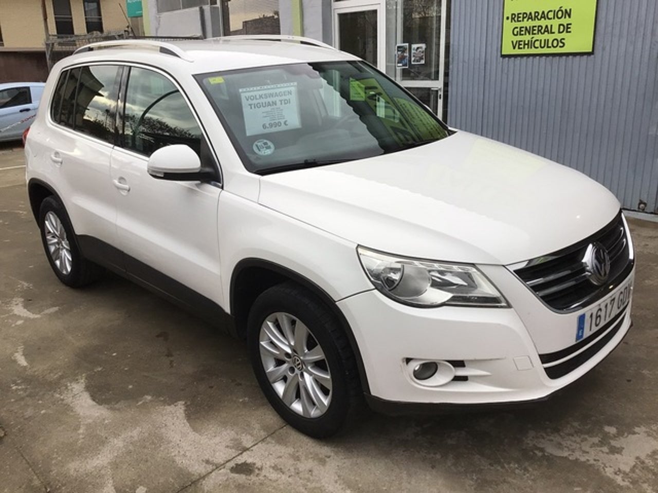 VOLKSWAGEN Tiguan