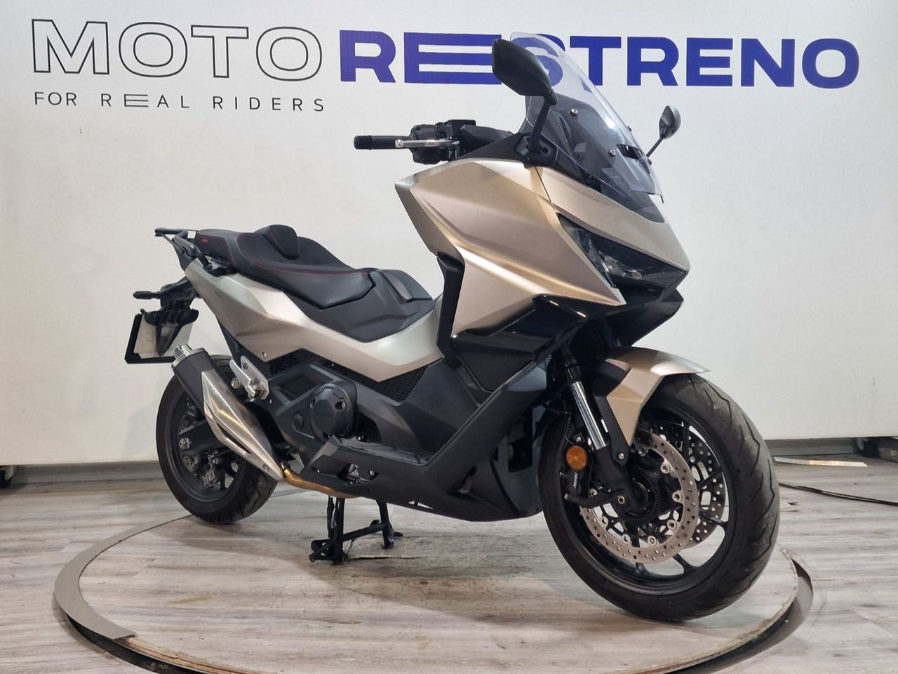 Ver moto HONDA FORZA 750Versión 2025