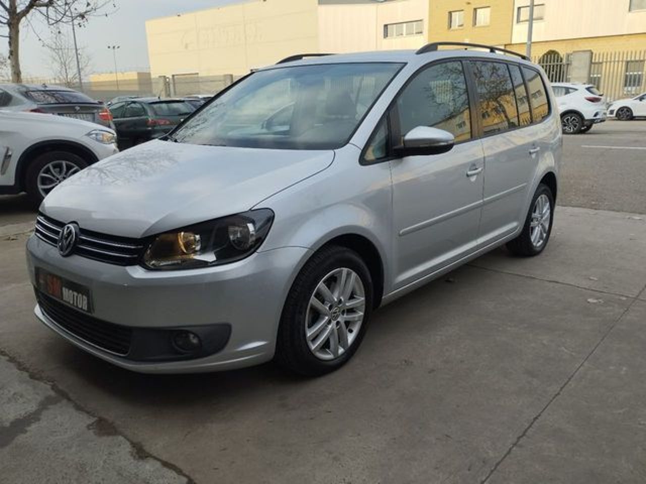 VOLKSWAGEN Touran