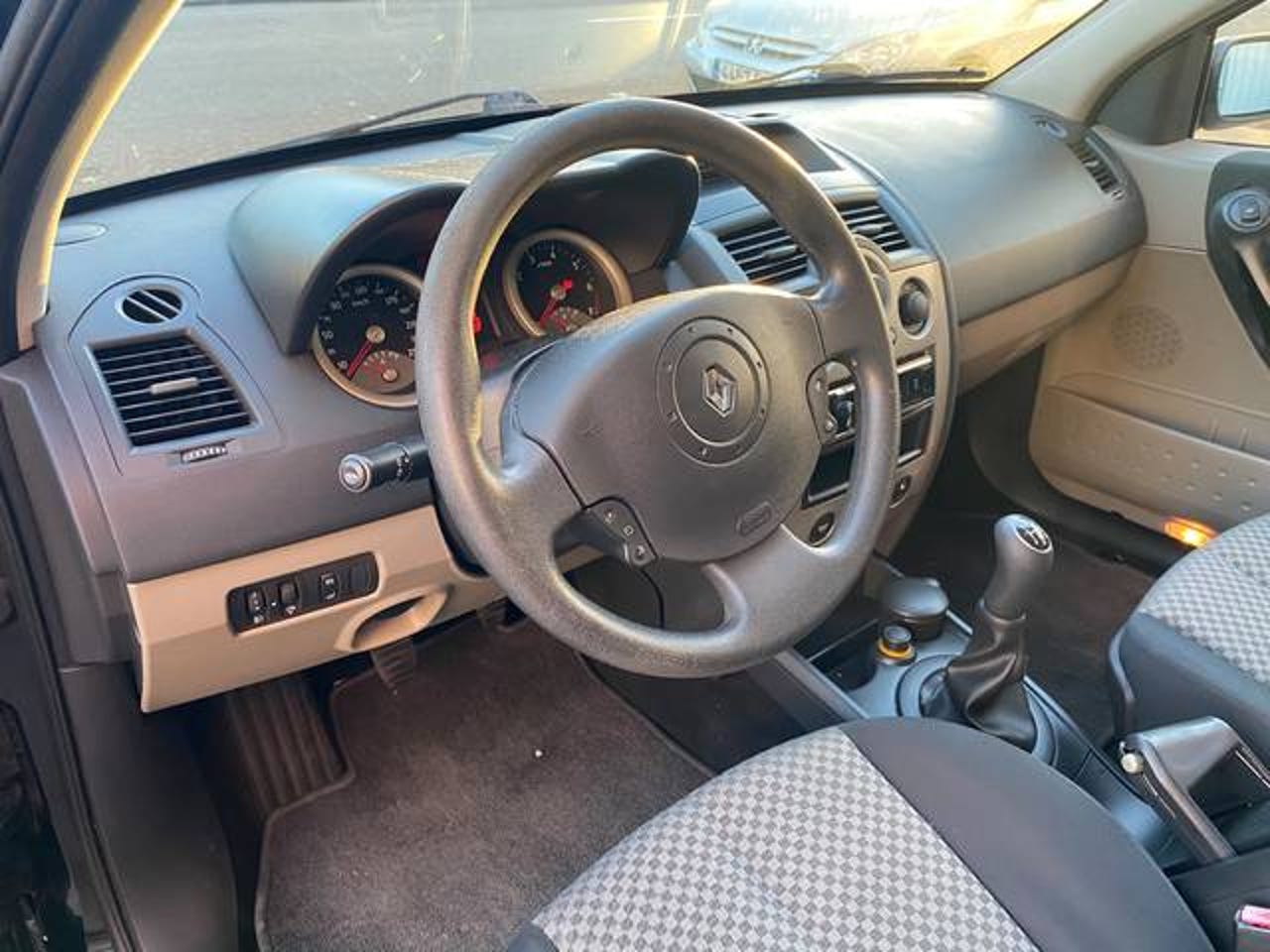 RENAULT Megane