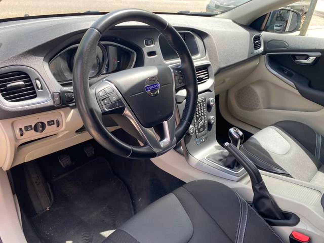 VOLVO V40