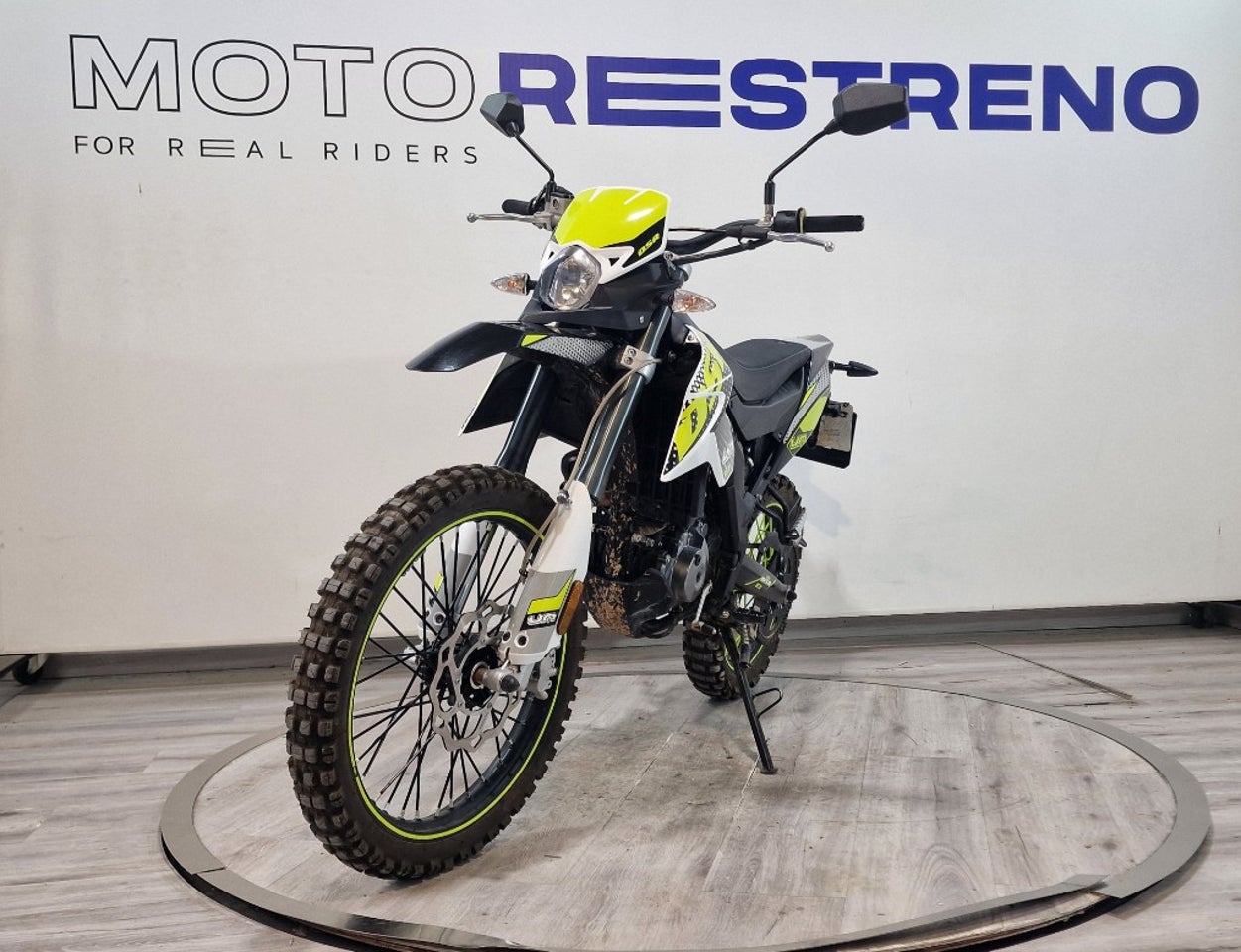 Ver moto UM DSR EXVersión 2018