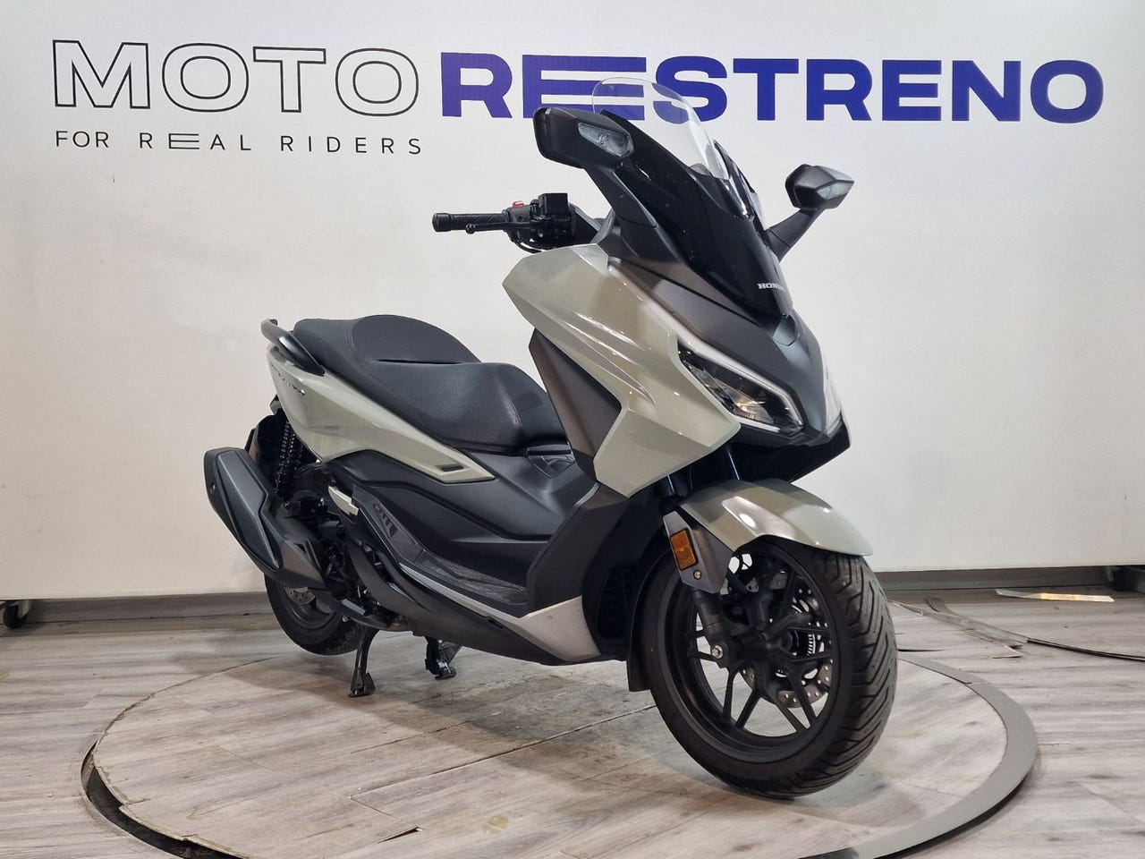 Ver moto HONDA FORZA 350Versión 2021 - 2024