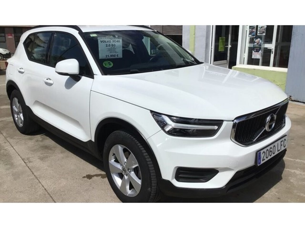 VOLVO XC40