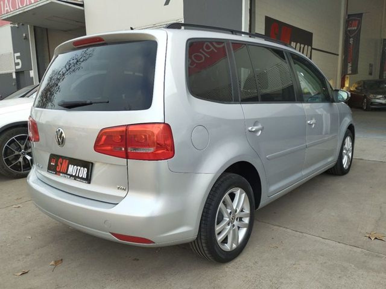 VOLKSWAGEN Touran