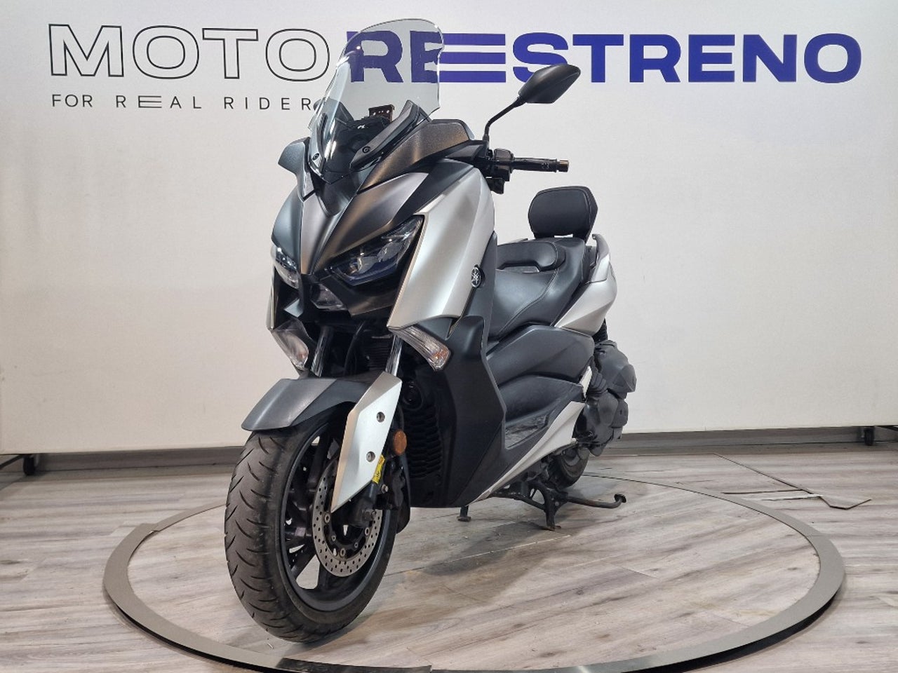 Ver moto YAMAHA XMAX 400