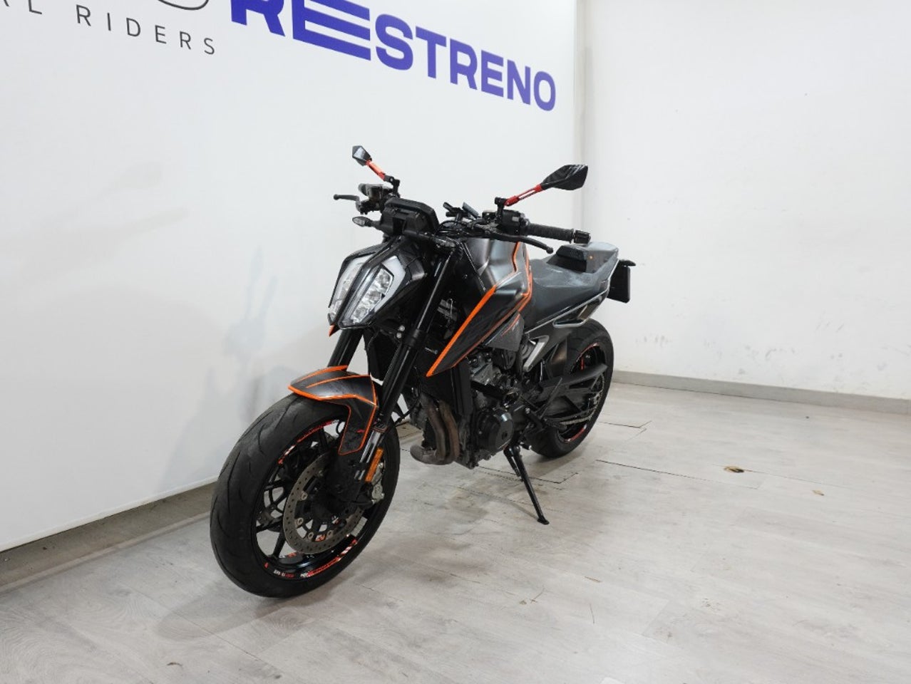 Ver moto KTM 790Duke