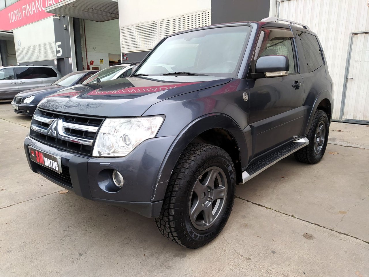 MITSUBISHI Montero
