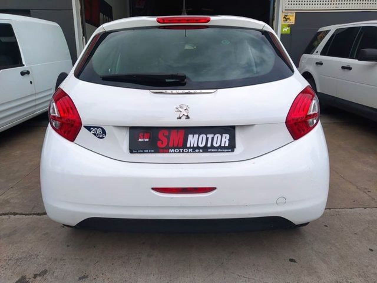 PEUGEOT 208