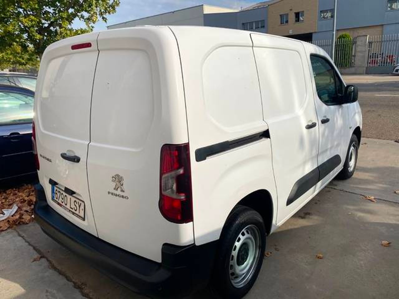PEUGEOT Partner