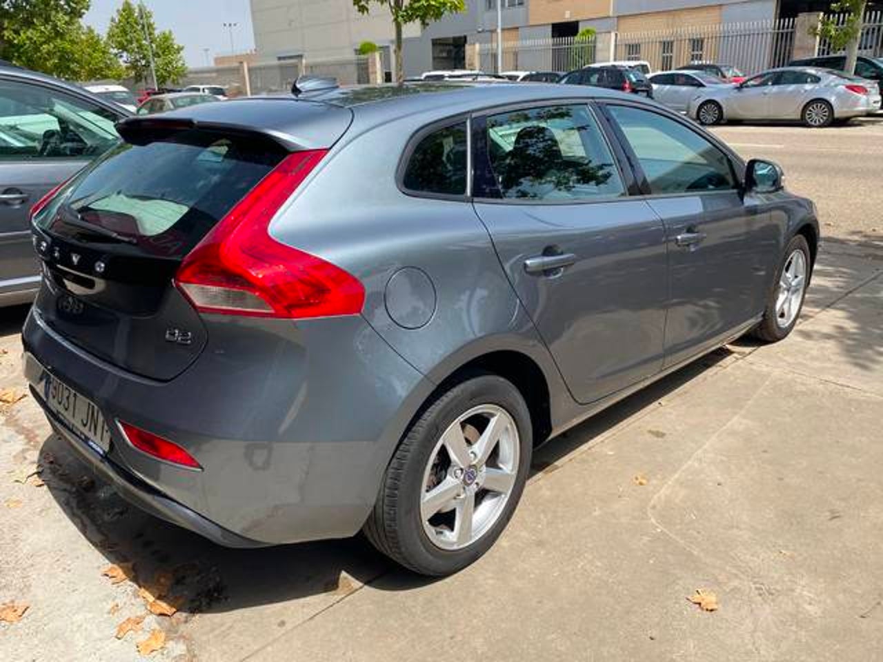 VOLVO V40
