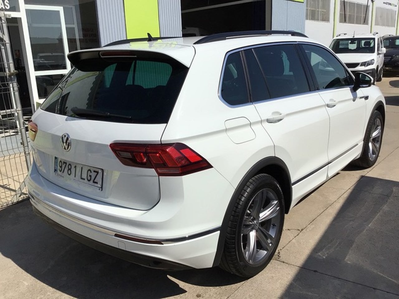 VOLKSWAGEN Tiguan