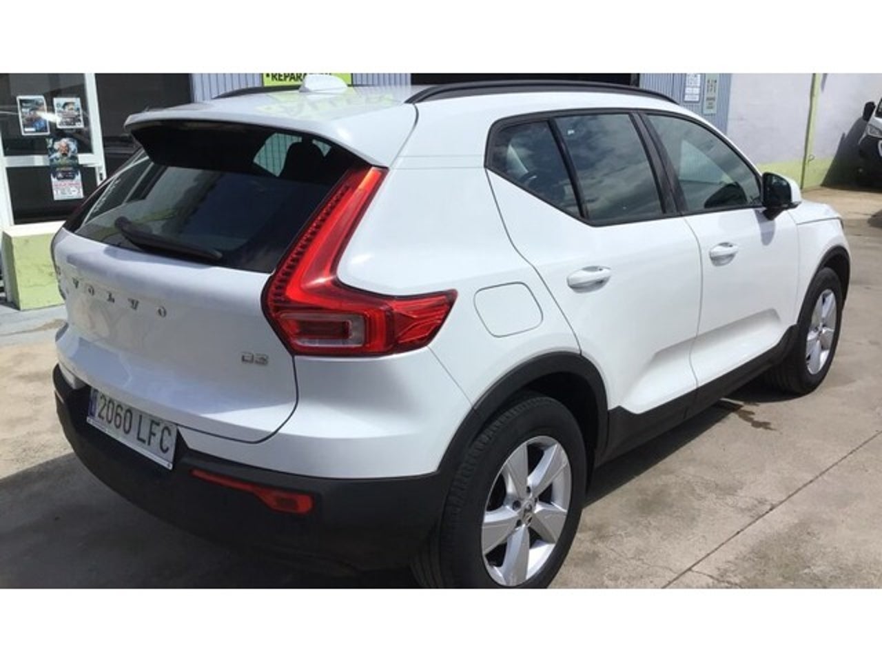 VOLVO XC40