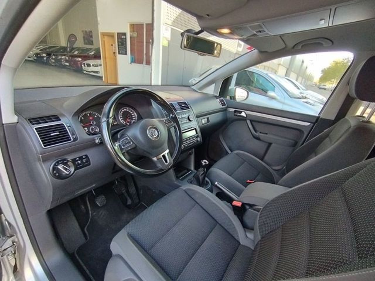 VOLKSWAGEN Touran
