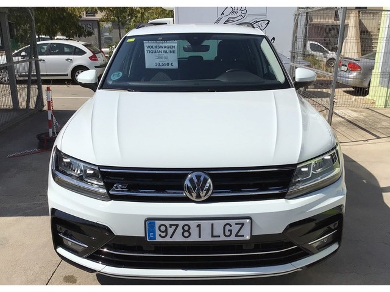VOLKSWAGEN Tiguan