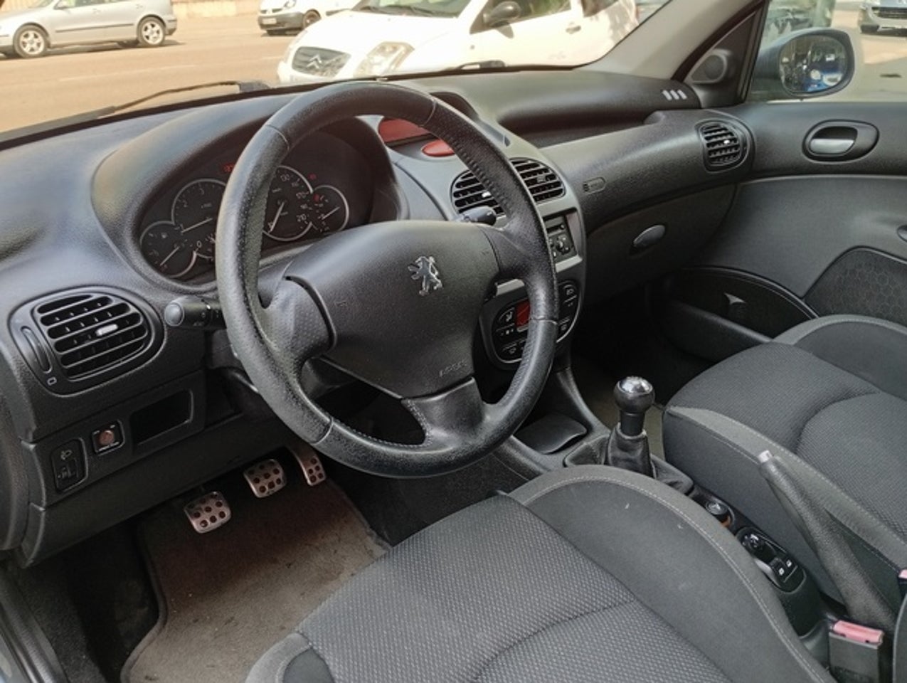 PEUGEOT 206