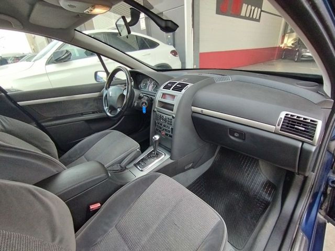PEUGEOT 407