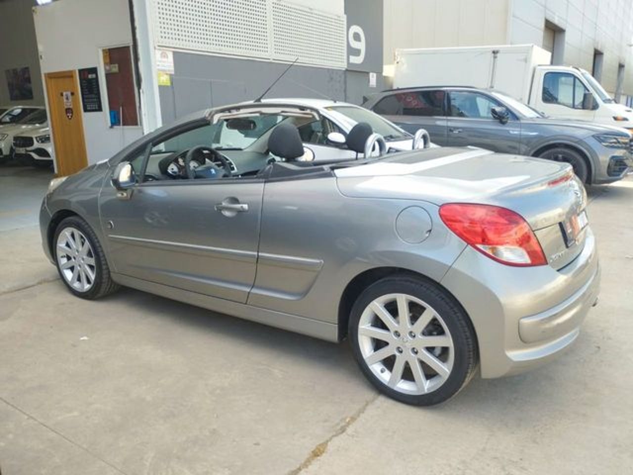 PEUGEOT 207