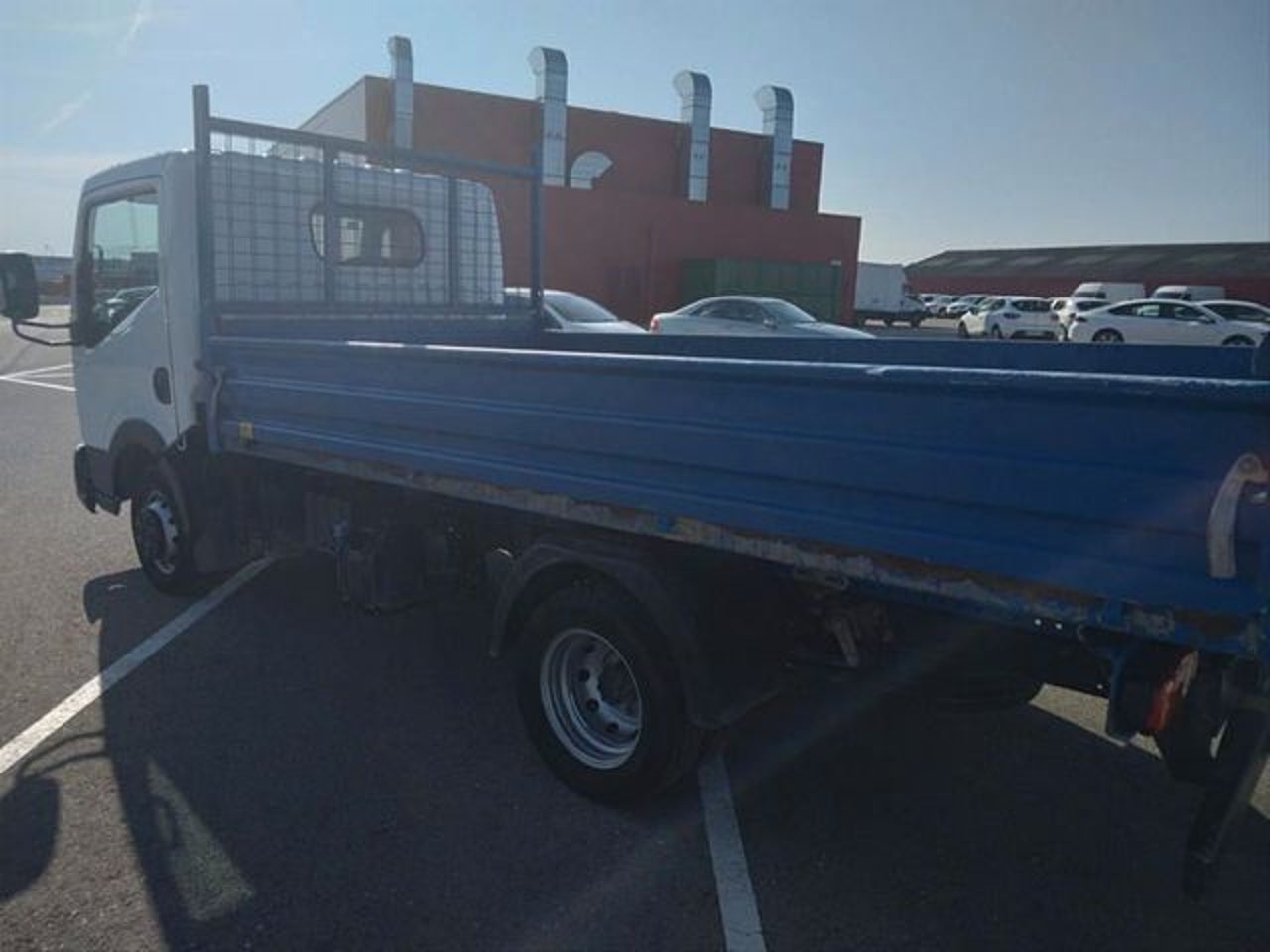 NISSAN NT400