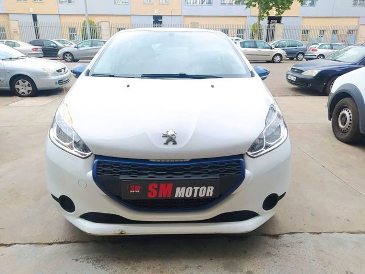 PEUGEOT 208