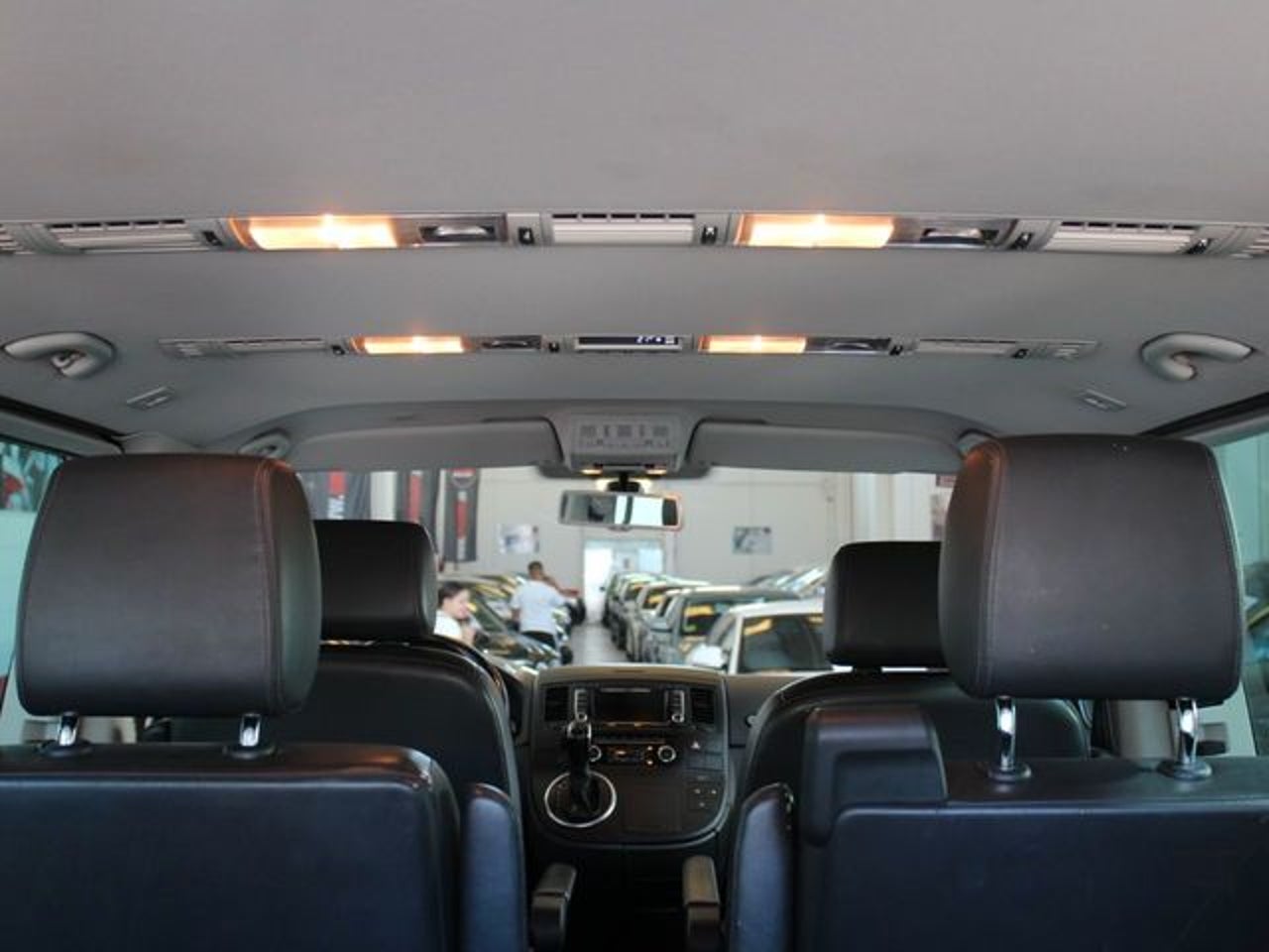 VOLKSWAGEN Multivan