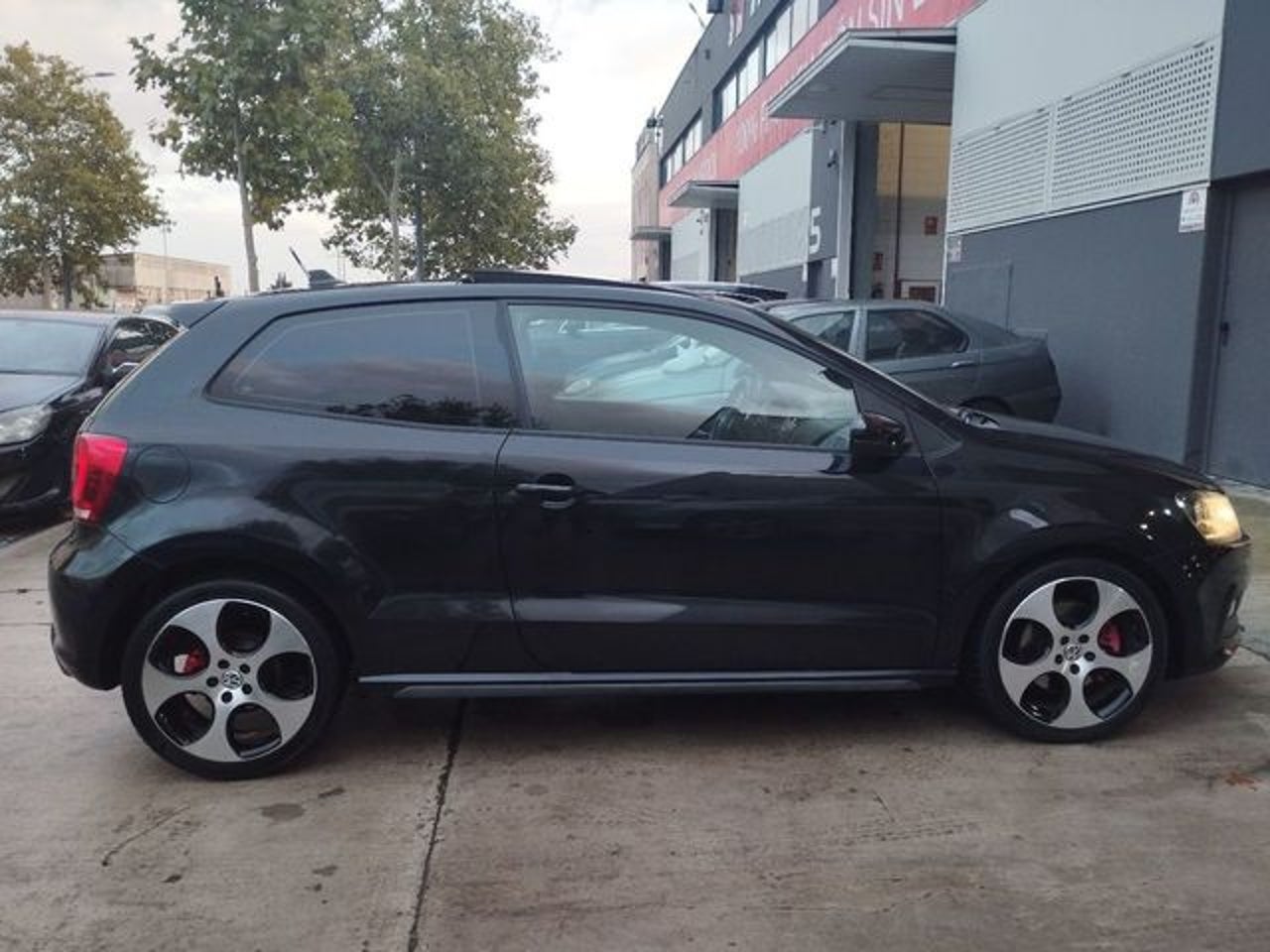 VOLKSWAGEN Polo