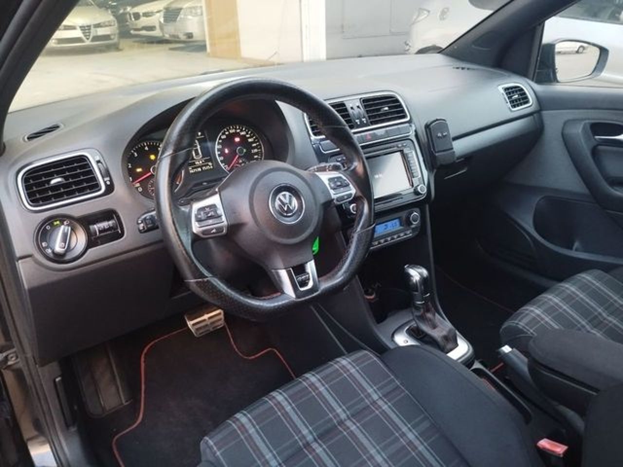VOLKSWAGEN Polo