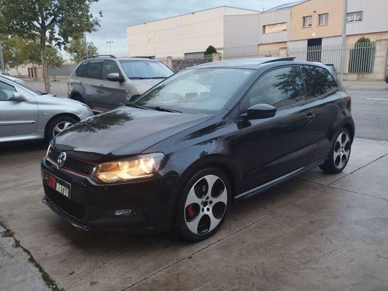 VOLKSWAGEN Polo