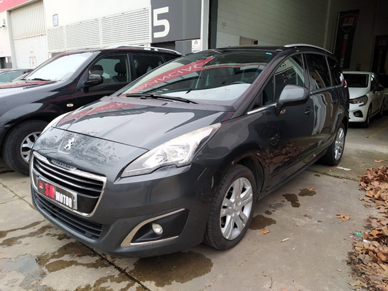 PEUGEOT 5008