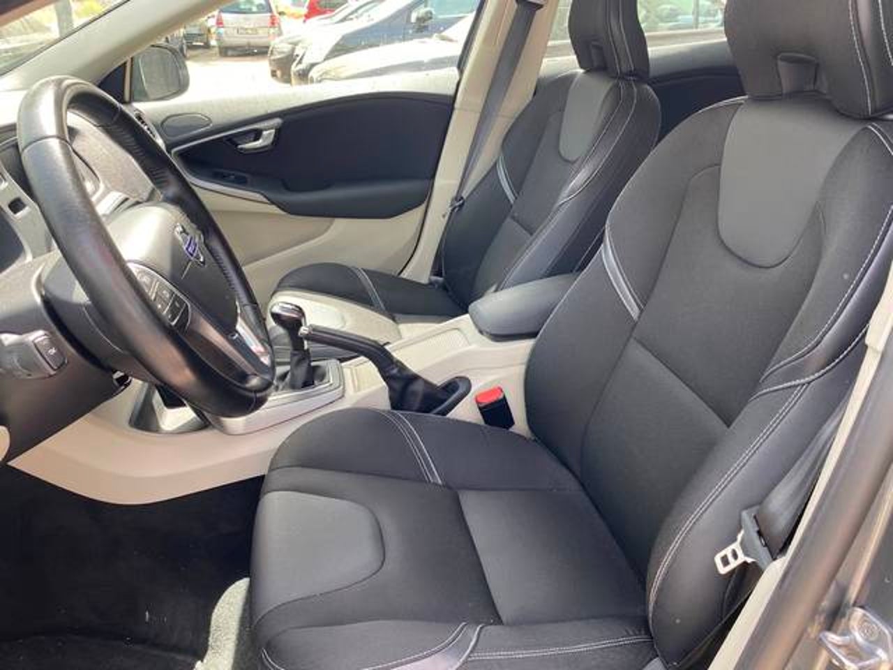 VOLVO V40