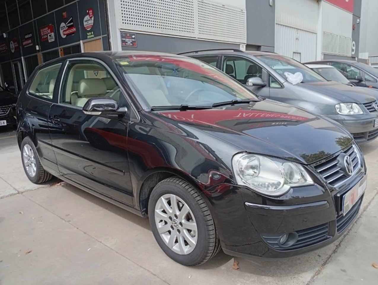 VOLKSWAGEN Polo
