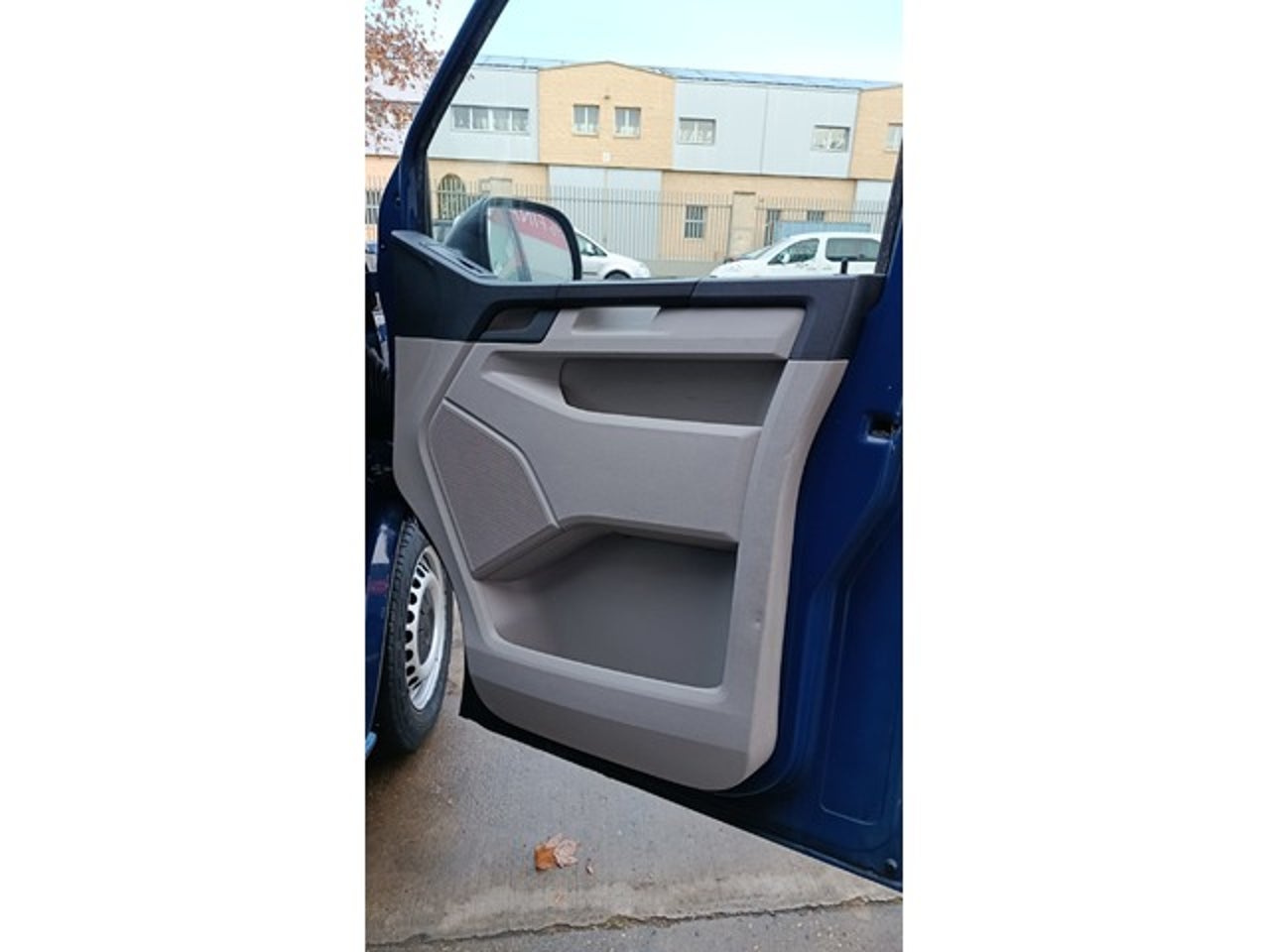 VOLKSWAGEN Transporter