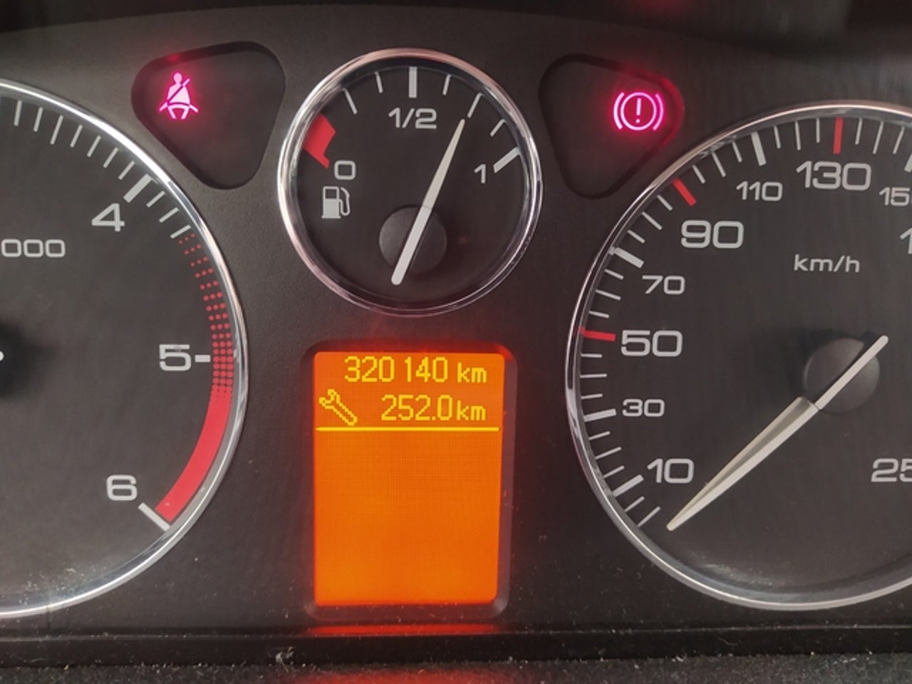 PEUGEOT 407