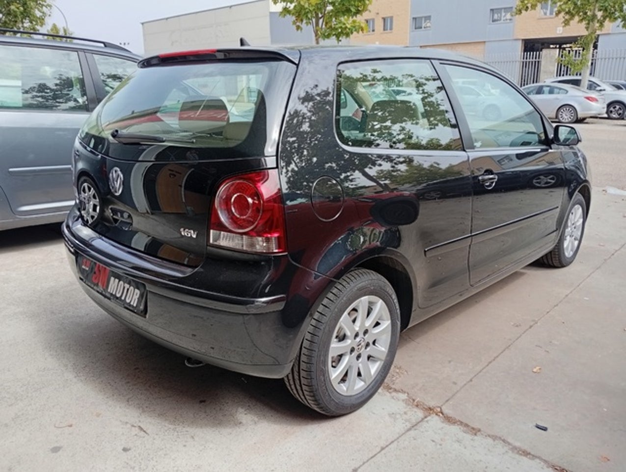 VOLKSWAGEN Polo
