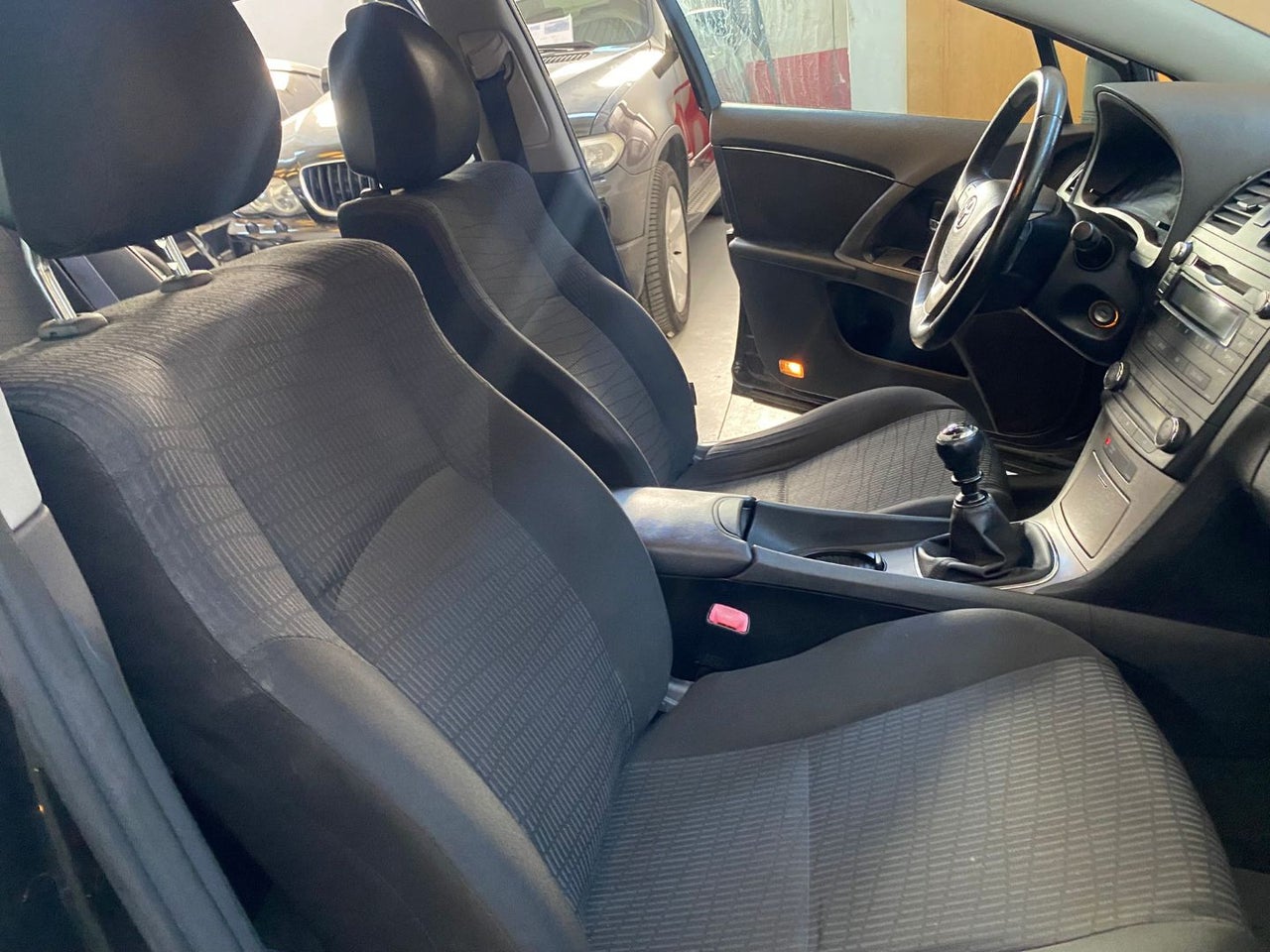 TOYOTA Avensis