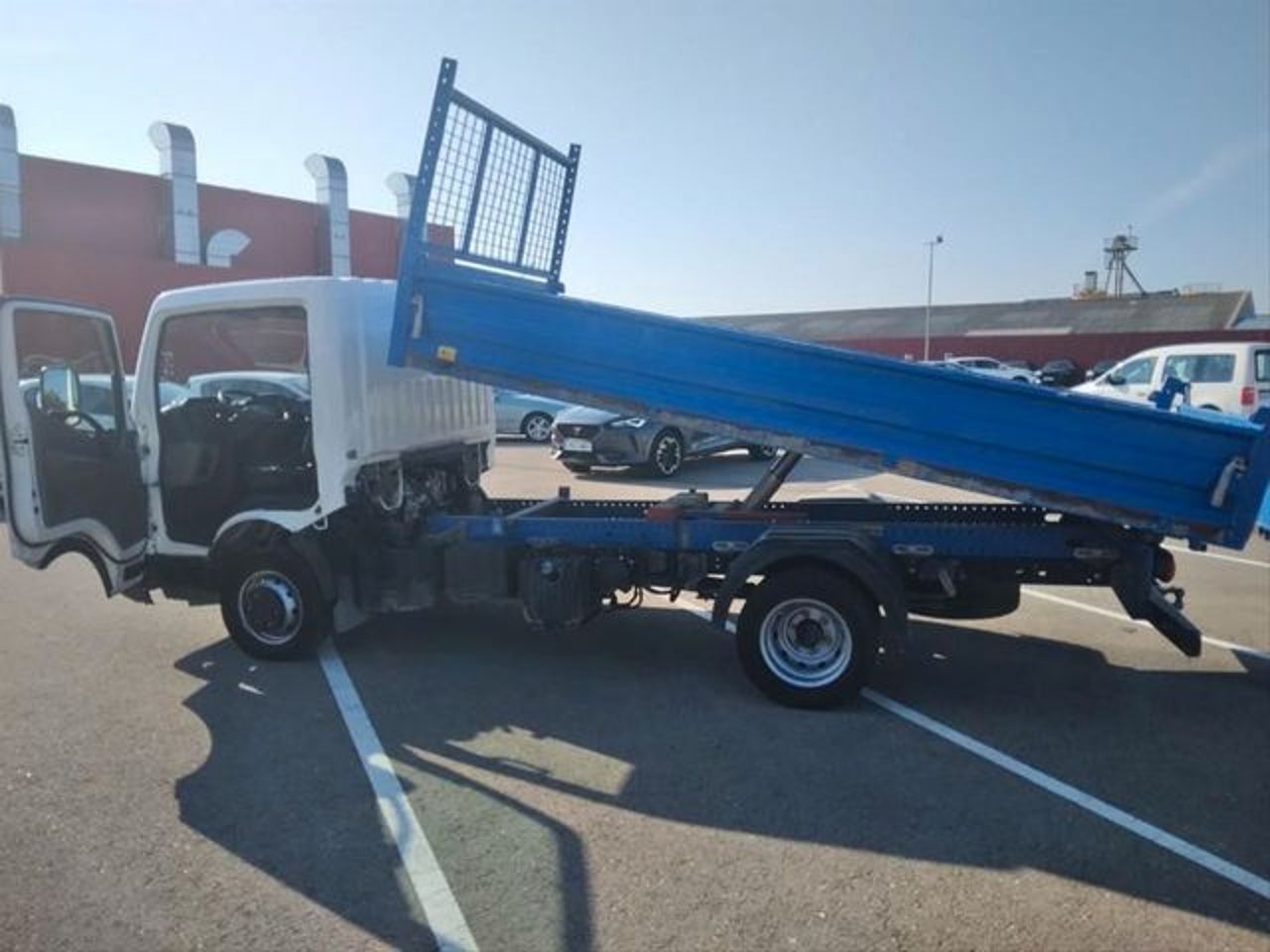 NISSAN NT400