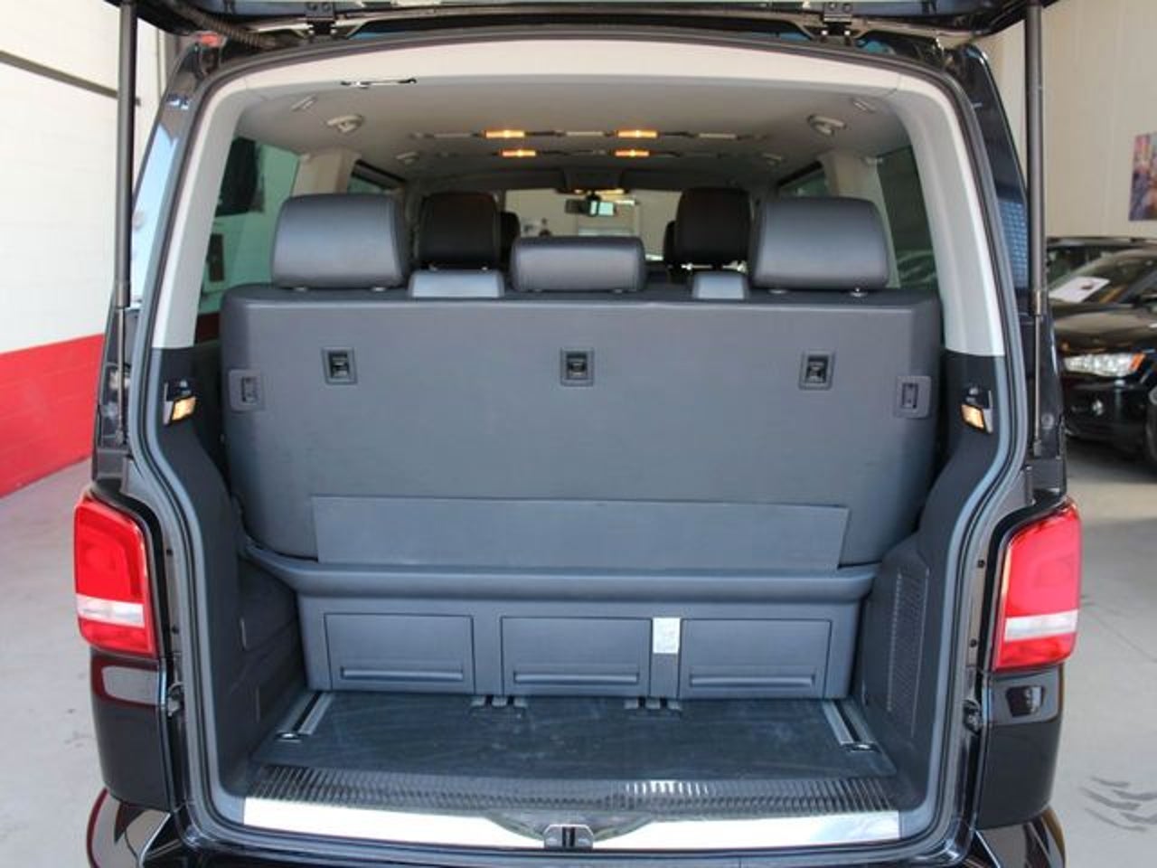 VOLKSWAGEN Multivan