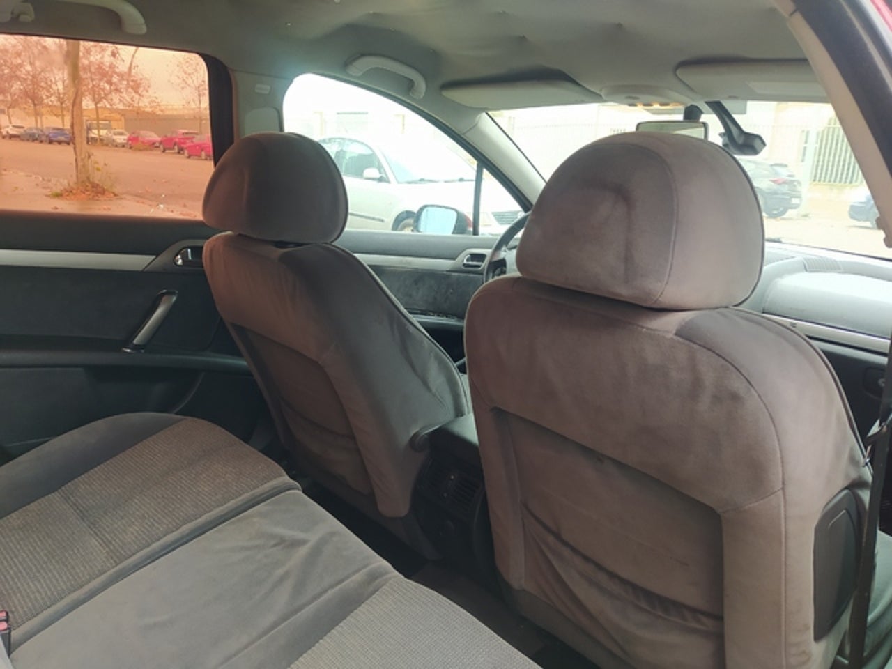 PEUGEOT 407