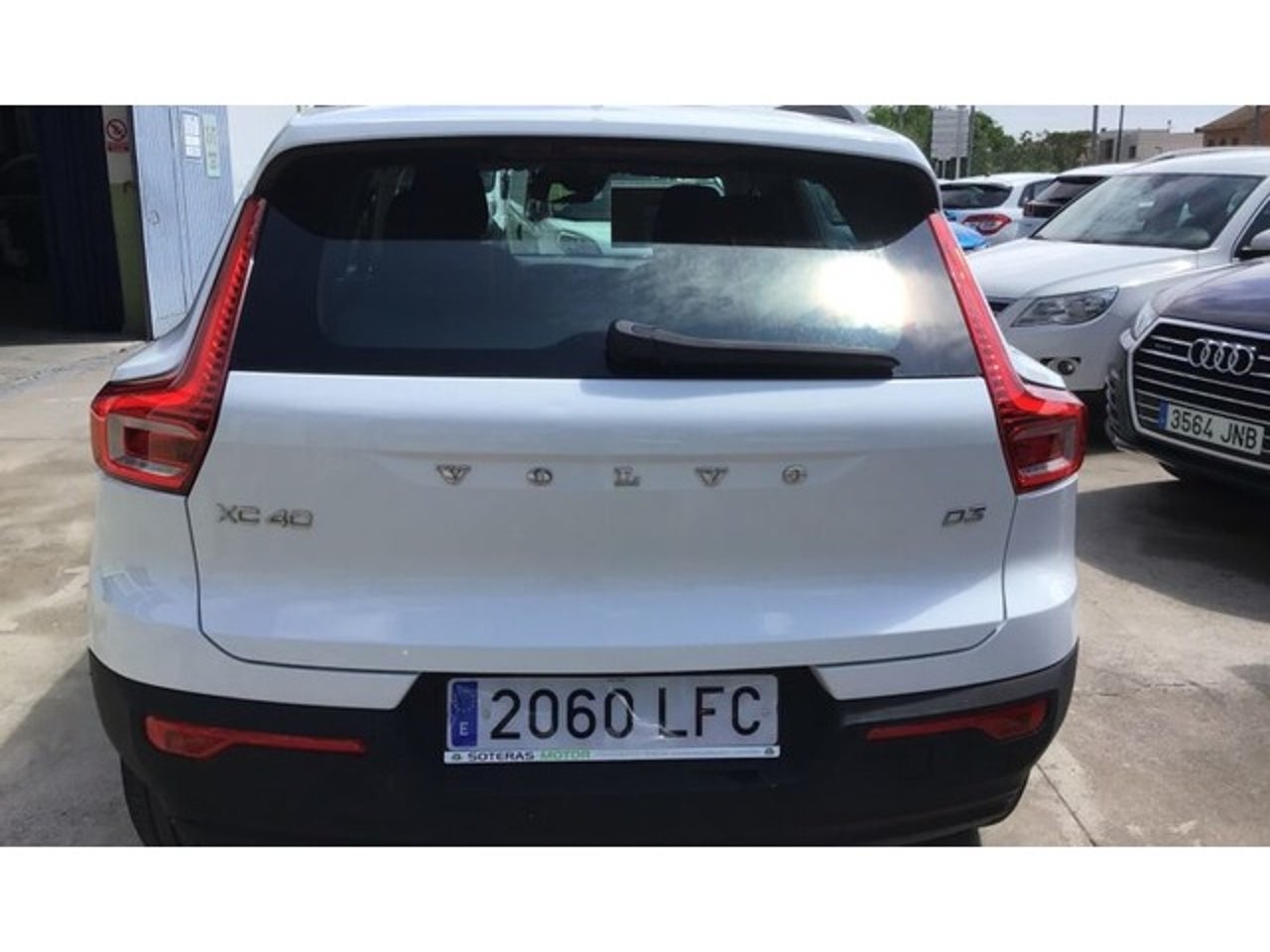 VOLVO XC40