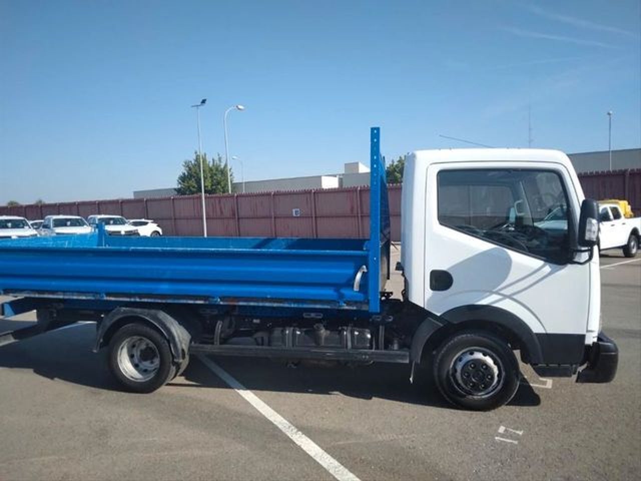 NISSAN NT400