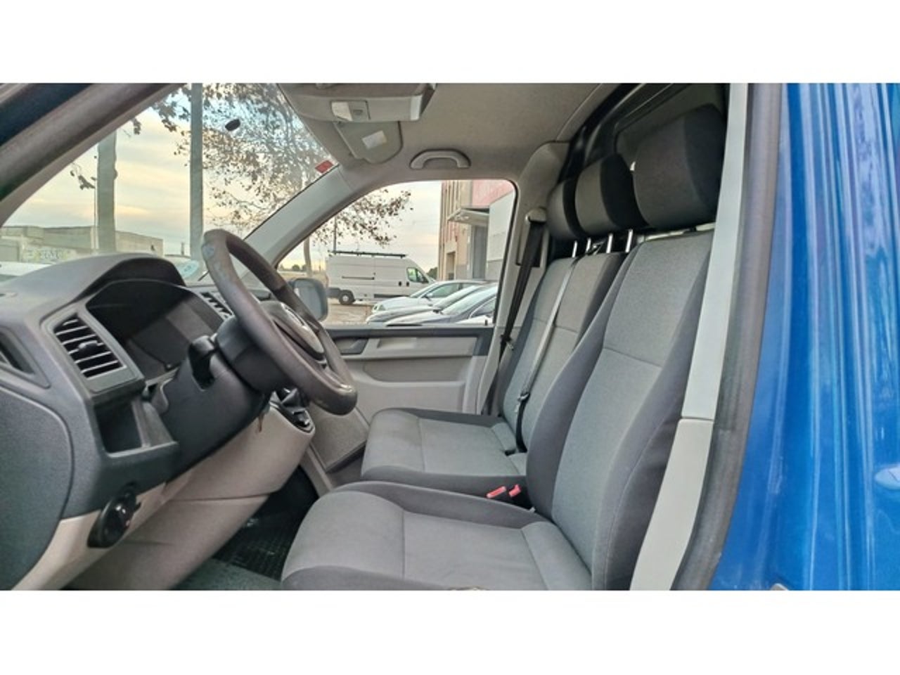VOLKSWAGEN Transporter