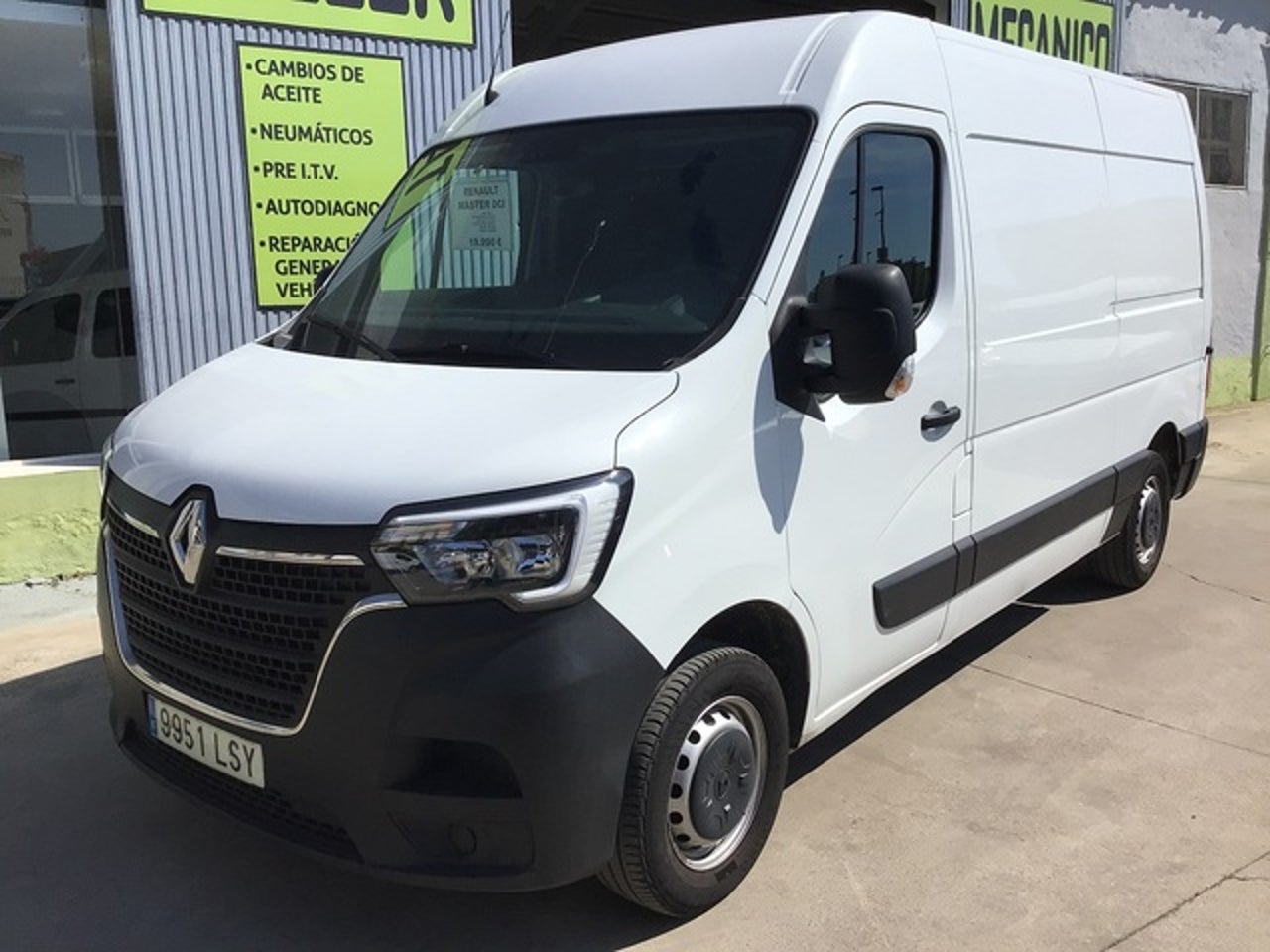 RENAULT Master