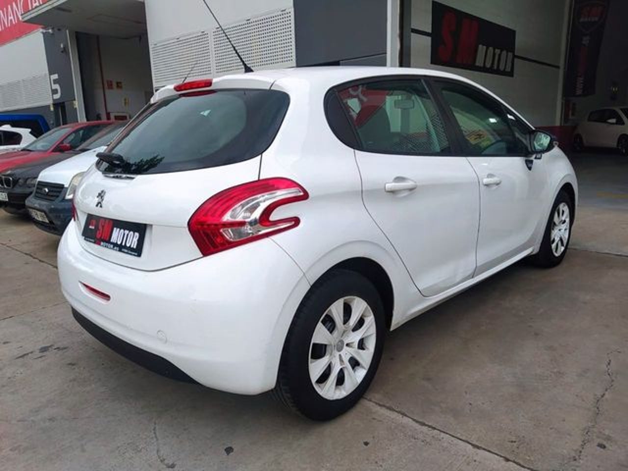 PEUGEOT 208